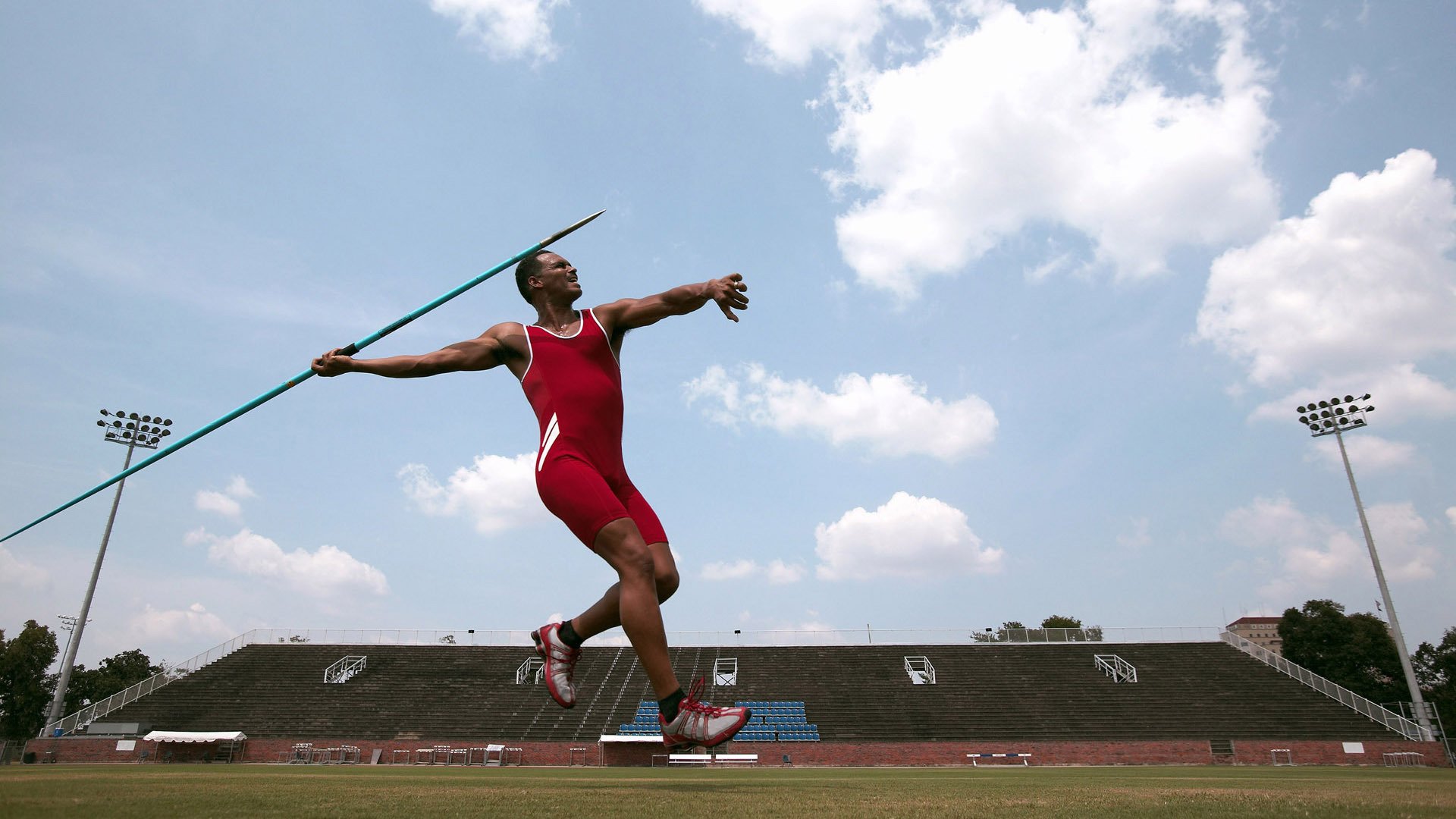 “东部新区赛场，腰旗美式橄榄球让人血脉喷张”
